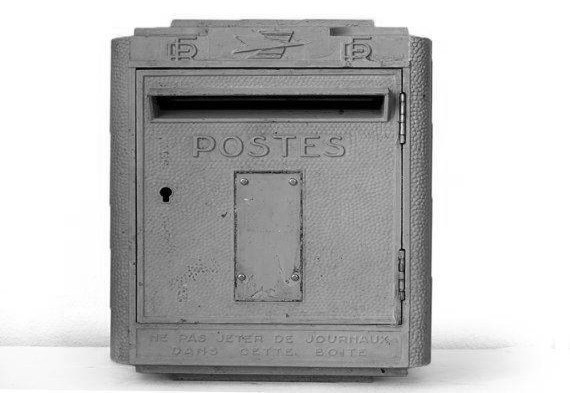 alice-le-guiffant-boite-aux-lettre-bouton
